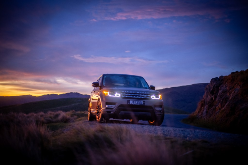 Range Rover — premium long-hire standard.